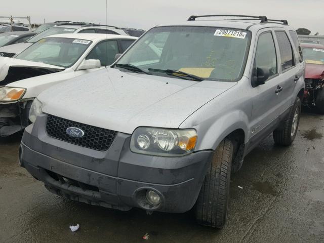 1FMYU95H96KA62077 - 2006 FORD ESCAPE HEV SILVER photo 2