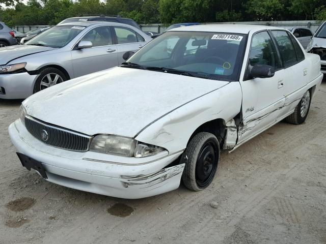 1G4NJ52T8TC400779 - 1996 BUICK SKYLARK GR WHITE photo 2