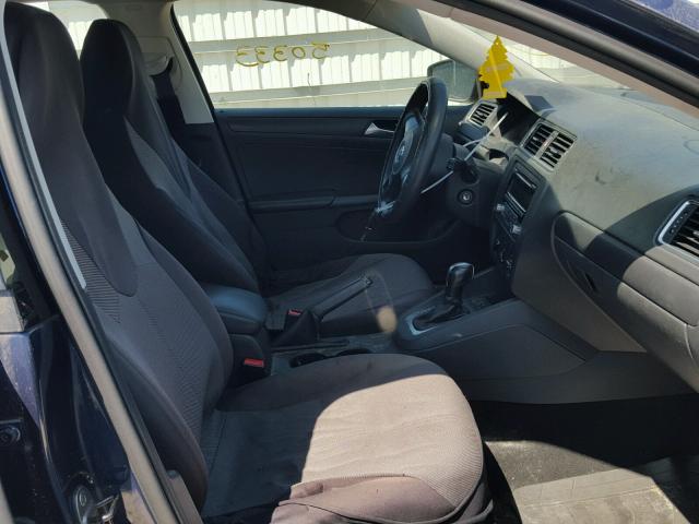 3VW2K7AJ2EM331814 - 2014 VOLKSWAGEN JETTA BASE ლურჯი ფოტო 5