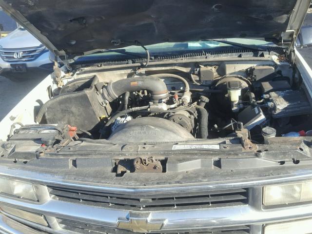 1GNFK16RXXJ512912 - 1999 CHEVROLET SUBURBAN K WHITE photo 7