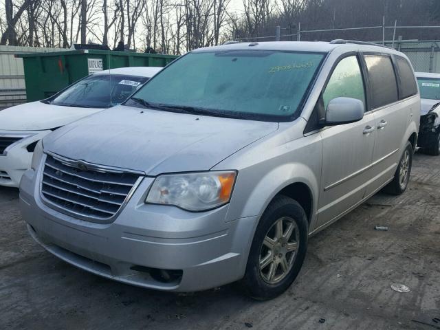 2A4RR5D14AR127607 - 2010 CHRYSLER TOWN & COU SILVER photo 2