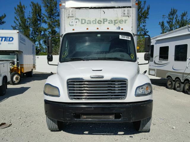 1FVACWCS94HM30925 - 2004 FREIGHTLINER M2 106 MED WHITE photo 9