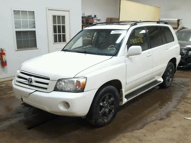 JTEDP21A450084794 - 2005 TOYOTA HIGHLANDER WHITE photo 2