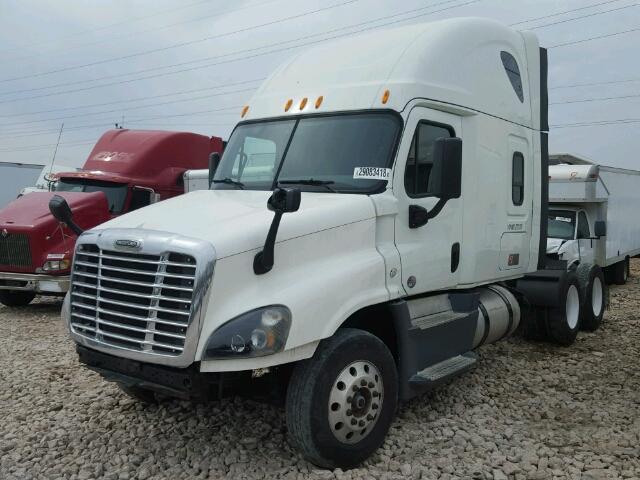 1FUJGLD54FLFZ7597 - 2015 FREIGHTLINER CASCADIA 1 WHITE photo 2