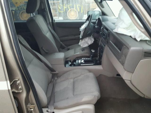 1J8HG48N96C275064 - 2006 JEEP COMMANDER BEIGE photo 5