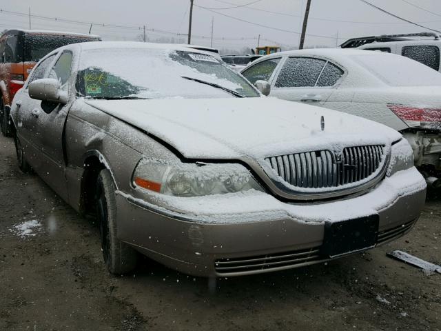 1LNHM82W73Y705130 - 2003 LINCOLN TOWN CAR S BEIGE photo 1