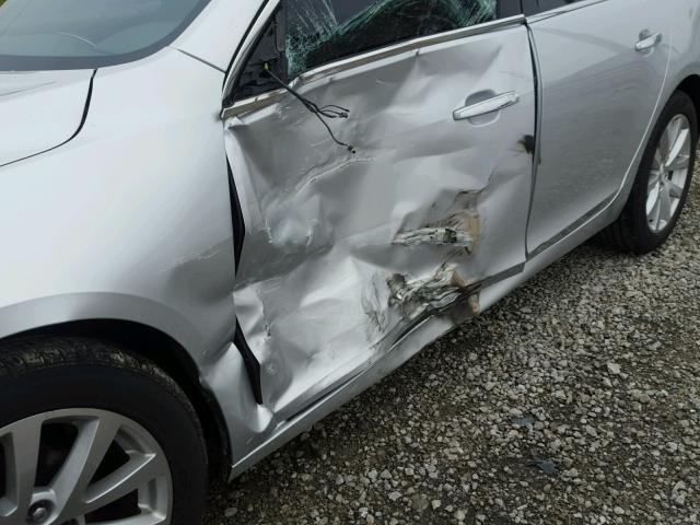 1G11H5SA0DF250284 - 2013 CHEVROLET MALIBU LTZ 银色 照片 9