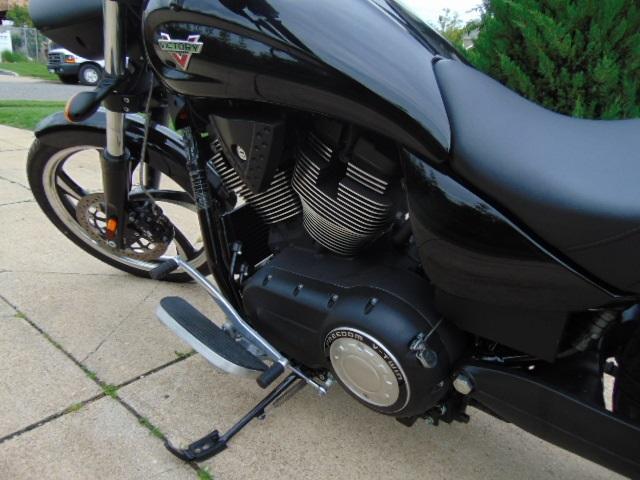 5VPGA36N4F3045404 - 2015 VICTORY MOTORCYCLES VEGAS 8-BA BLACK photo 9