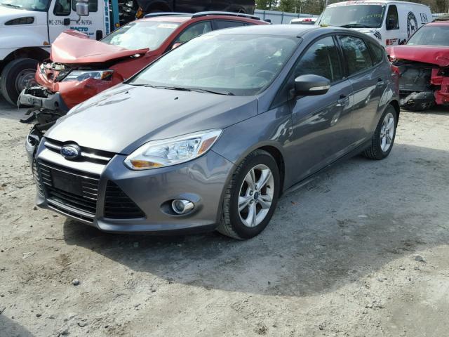 1FAHP3K29CL460071 - 2012 FORD FOCUS SE GRAY photo 2