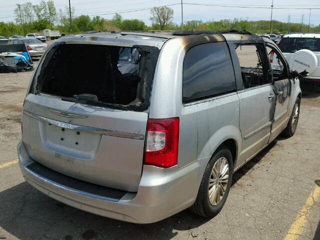 2A4RR8DG4BR760096 - 2011 CHRYSLER TOWN & COU SILVER photo 4