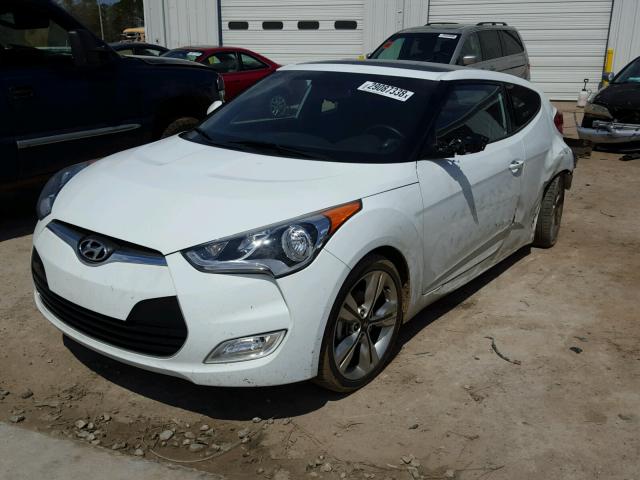 KMHTC6AD3GU256642 - 2016 HYUNDAI VELOSTER B WHITE photo 2