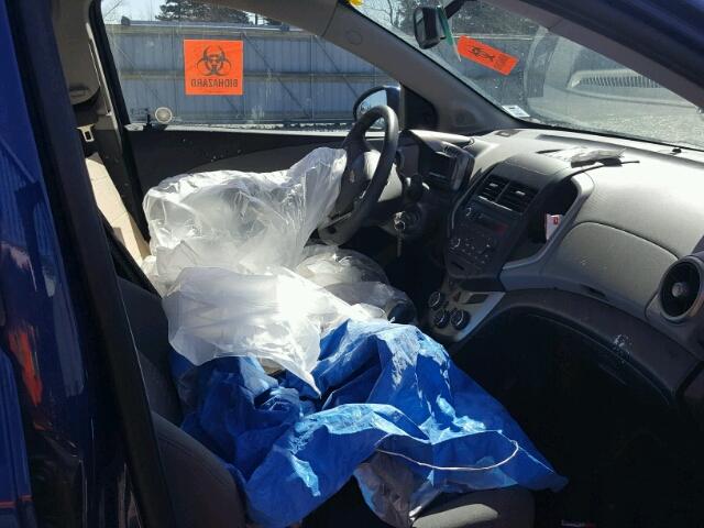 1G1JA5EH9E4167107 - 2014 CHEVROLET SONIC LS BLUE photo 5