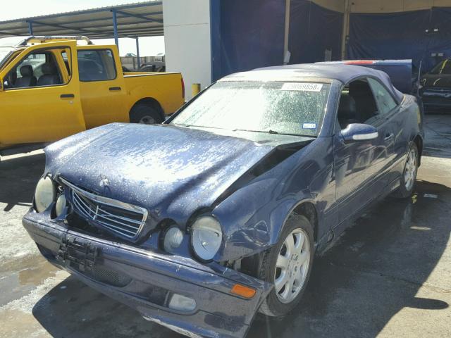 WDBLK65G1YT045490 - 2000 MERCEDES-BENZ CLK 320 BLUE photo 2