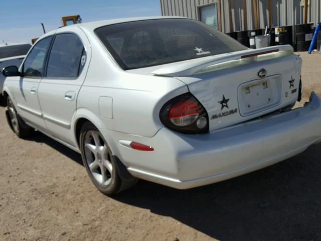 JN1CA31D8YT526497 - 2000 NISSAN MAXIMA GLE WHITE photo 3