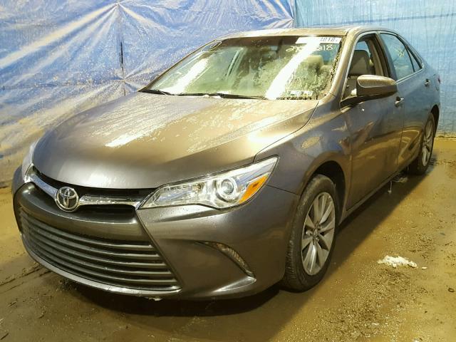 4T1BF1FKXHU626659 - 2017 TOYOTA CAMRY LE GRAY photo 2