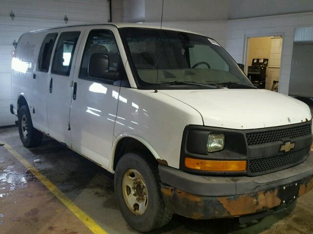 1GCGG25V171247378 - 2007 CHEVROLET EXPRESS G2 WHITE photo 1