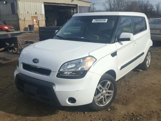 KNDJT2A23B7707398 - 2011 KIA SOUL + WHITE photo 2