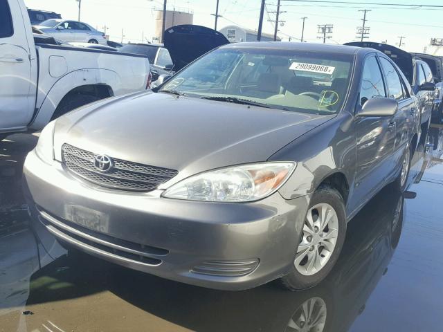 4T1BF32KX4U585476 - 2004 TOYOTA CAMRY LE GRAY photo 2