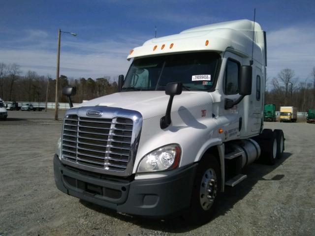 1FUJGLDR0CSBN5436 - 2012 FREIGHTLINER CASCADIA 1 WHITE photo 2