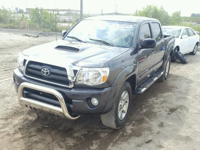 3TMJU4GNXAM101093 - 2010 TOYOTA TACOMA DOU GRAY photo 2