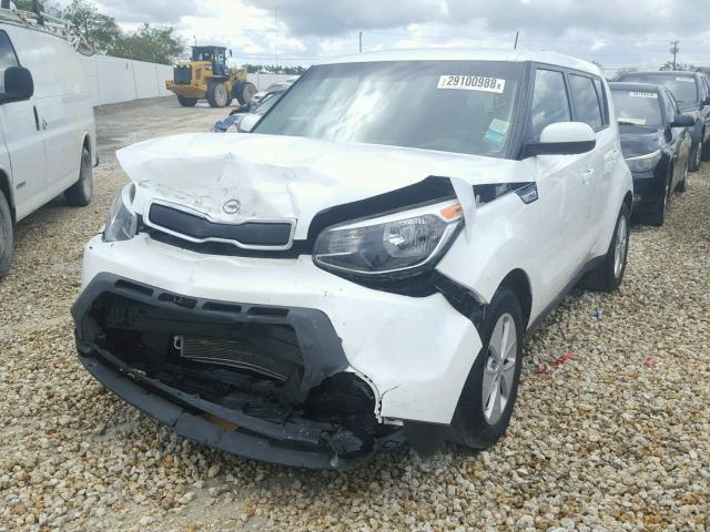 KNDJN2A27G7362412 - 2016 KIA SOUL WHITE photo 2