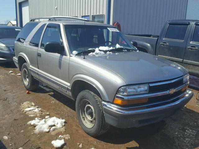 1GNCS18W6WK255343 - 1998 CHEVROLET BLAZER SILVER photo 1