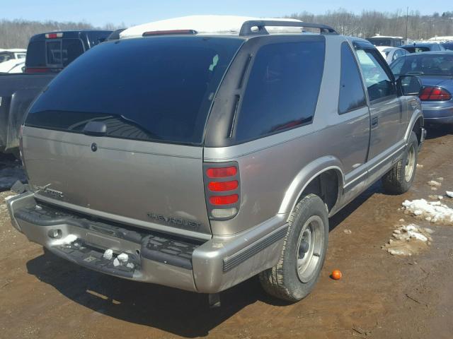 1GNCS18W6WK255343 - 1998 CHEVROLET BLAZER SILVER photo 4