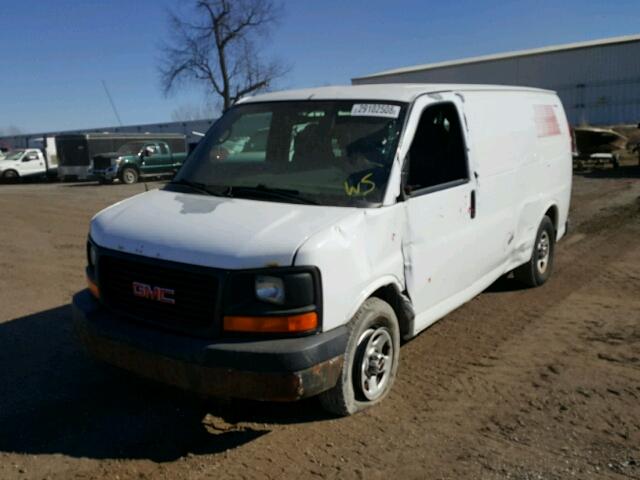 1GTFG15X271230595 - 2007 GMC SAVANA G15 WHITE photo 2