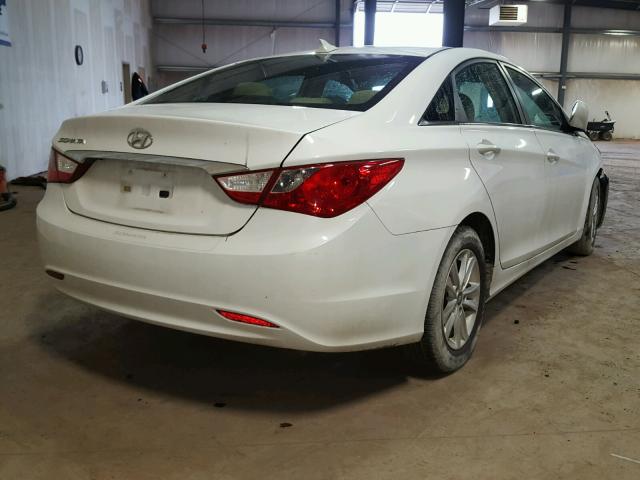 5NPEB4AC2DH725852 - 2013 HYUNDAI SONATA GLS WHITE photo 4