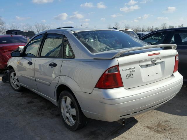 1FAHP34N37W170968 - 2007 FORD FOCUS ZX4 SILVER photo 3