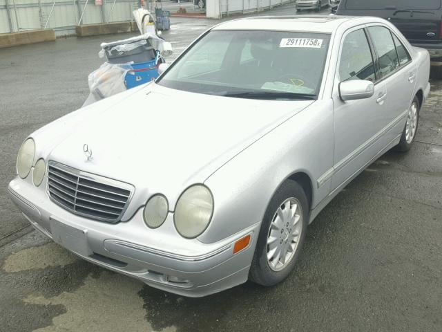 WDBJF65J9YB107845 - 2000 MERCEDES-BENZ E 320 SILVER photo 2