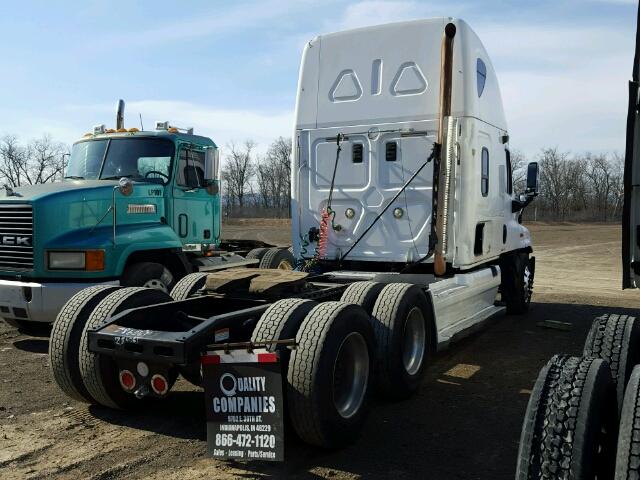 1FUJGLCK38LZ86061 - 2008 FREIGHTLINER CASCADIA 1 WHITE photo 4