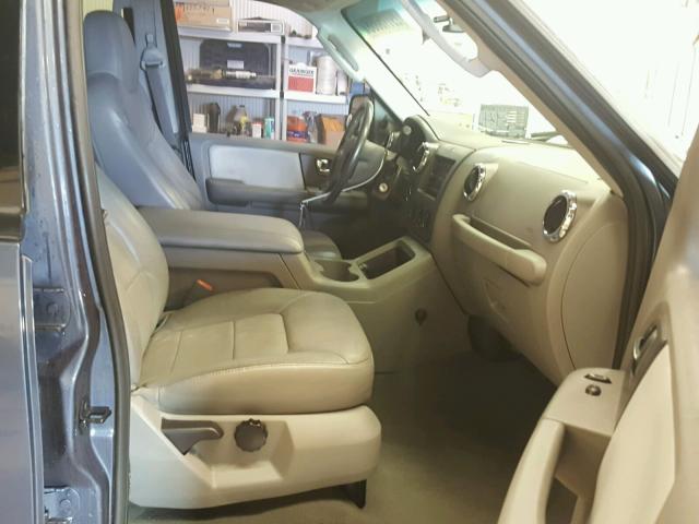 1FMFU16545LA42986 - 2005 FORD EXPEDITION BLUE photo 5