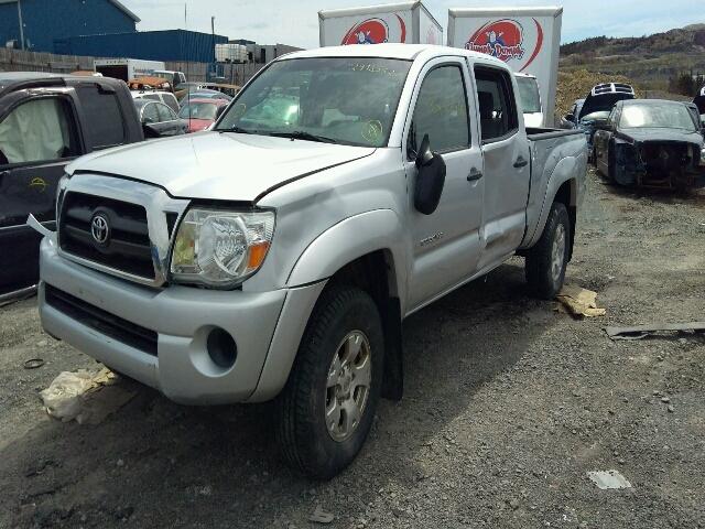 5TEMU52N57Z420438 - 2007 TOYOTA TACOMA DOU SILVER photo 2