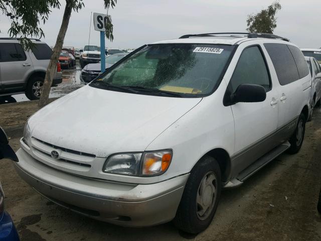 4T3ZF13C0XU117553 - 1999 TOYOTA SIENNA LE WHITE photo 2