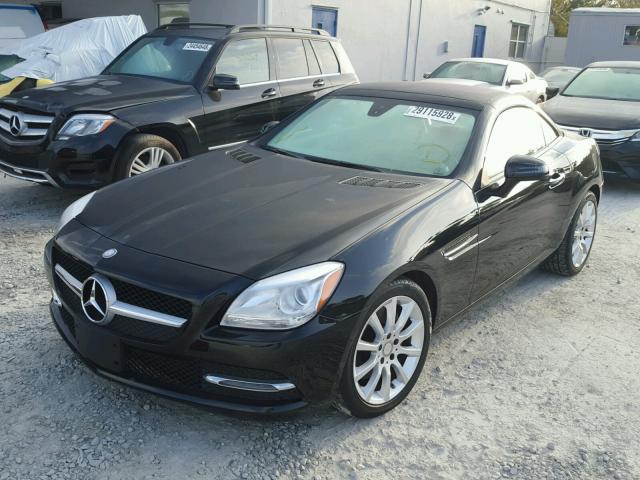 WDDPK3JAXGF123321 - 2016 MERCEDES-BENZ SLK 300 BLACK photo 2