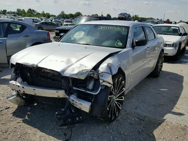 2C3KA43R48H243653 - 2008 CHRYSLER 300 LX SILVER photo 2