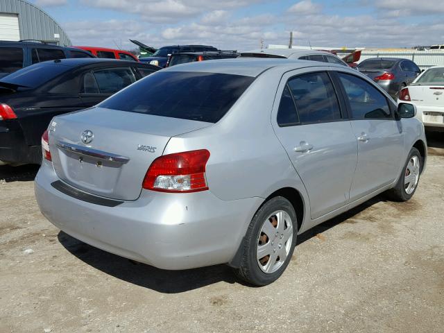 JTDBT903X91329956 - 2009 TOYOTA YARIS SILVER photo 4