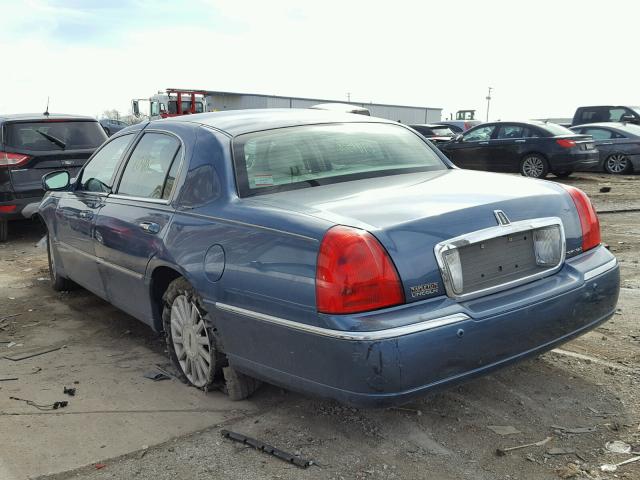 1LNHM82WX3Y642010 - 2003 LINCOLN TOWN CAR S BLUE photo 3