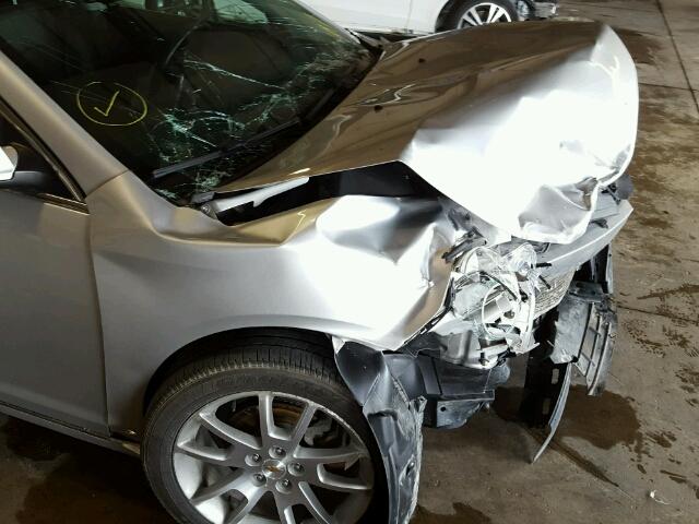 1G1ZE5EU0BF346737 - 2011 CHEVROLET MALIBU LTZ 银色 照片 9