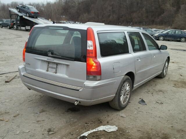 YV1SW640152462044 - 2005 VOLVO V70 SILVER photo 4