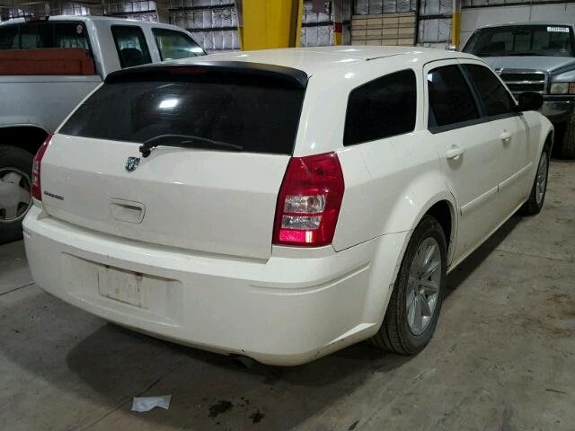 2D4FV47T46H149957 - 2006 DODGE MAGNUM SE WHITE photo 4