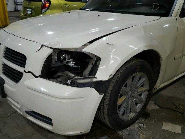 2D4FV47T46H149957 - 2006 DODGE MAGNUM SE WHITE photo 9