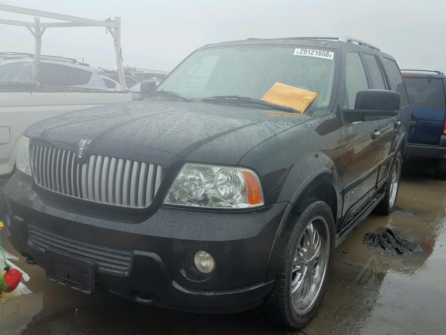 5LMFU27R84LJ17174 - 2004 LINCOLN NAVIGATOR BLACK photo 2