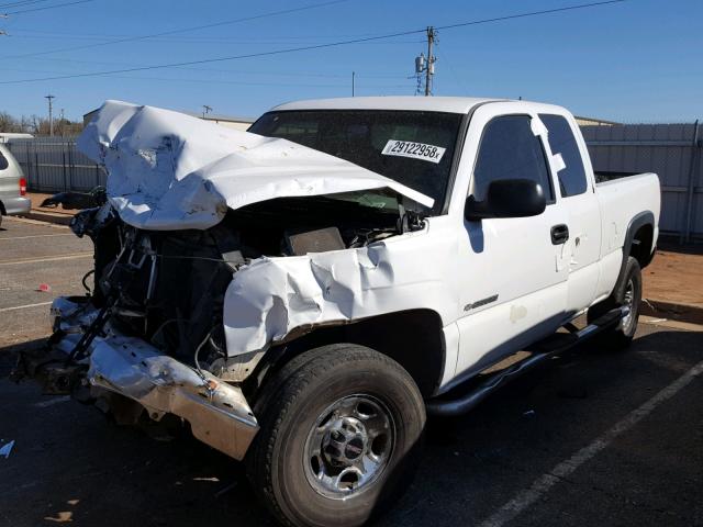 1GCHC29UX3E230115 - 2003 CHEVROLET SILVERADO WHITE photo 2