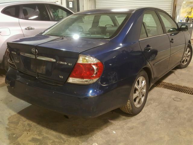 4T1BF30K55U083902 - 2005 TOYOTA CAMRY LE BLUE photo 4