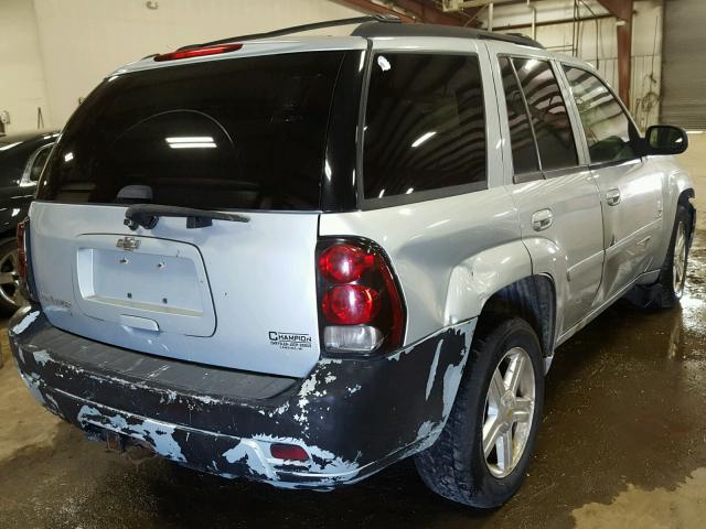 1GNDT13S182101521 - 2008 CHEVROLET TRAILBLAZE SILVER photo 4