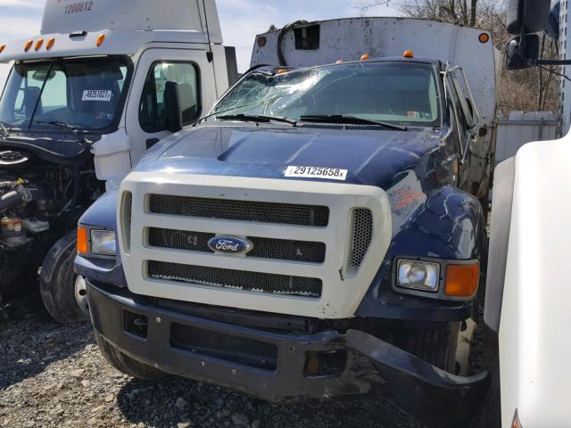 3FRWF75P24V678689 - 2004 FORD F750 SUPER BLUE photo 2