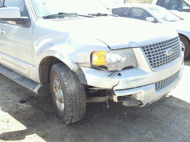 1FMFU20556LA62194 - 2006 FORD EXPEDITION SILVER photo 9