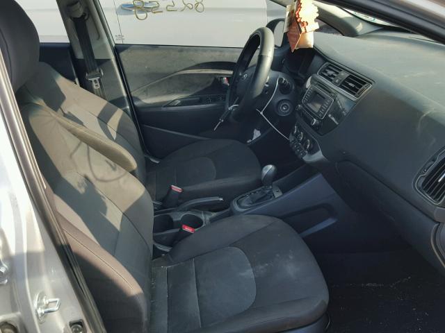 KNADM4A38G6532946 - 2016 KIA RIO LX Արծաթագույն լուսանկար 5